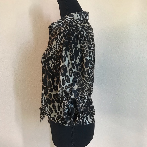 Leopard print button down tie blouse. Size medium - Picture 3 of 4